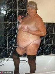 mom naked in shower. Photo #4