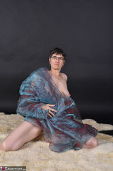 sluty older woman breast. Photo #4