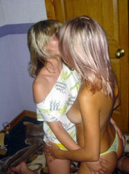 amateur lesbian seduction. Photo #6