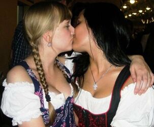beautiful girls kissing girls. Photo #4