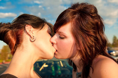 two hottest girls kissing. Photo #4