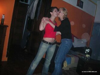 amateur lesbian tribbing. Photo #6